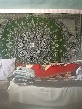 CrystalLime6411 online show from September 19, 2025, 6:15 am