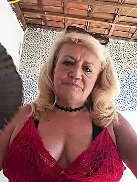 Belladama61 online show from May 3, 2026, 1:17 pm