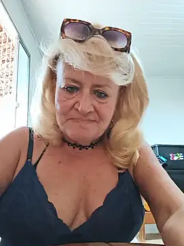 Belladama61 online show from May 15, 2026, 10:44 am