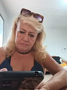 Belladama61 online show from May 26, 2026, 10:44 am