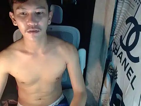 RalfAsian25 online show from July 16, 2026, 8:37 pm