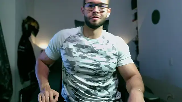 Snapshot of jacobmuscle4u chatting on September 17, 2025, 11:28 pm jacobmuscle4u online show from September 17, 2025, 11:28 pm