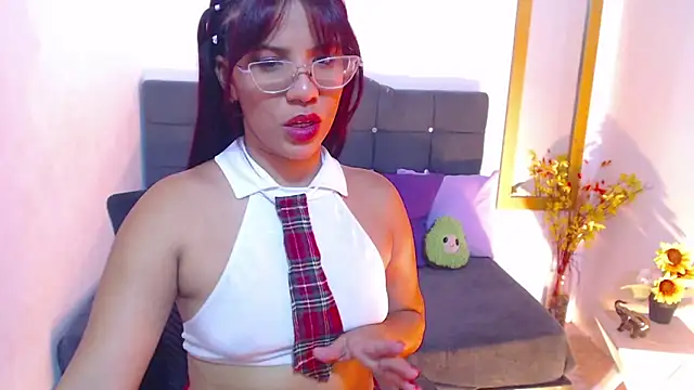 SamantaSweett  online show from November 18, 2025, 2:43 pm