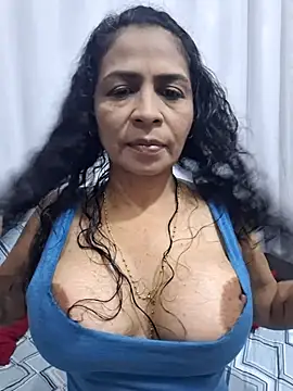 Snapshot of floresblancas chatting on December 21, 2025, 10:06 pm floresblancas online show from December 21, 2025, 10:06 pm