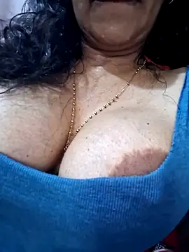 Snapshot of floresblancas chatting on February 4, 2026, 10:26 pm floresblancas online show from February 4, 2026, 10:26 pm