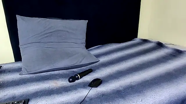 Snapshot of ThickTemptress18 chatting on November 21, 2025, 11:09 am ThickTemptress18 online show from November 21, 2025, 11:09 am