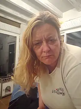 Misspapillon1840 online show from March 12, 2026, 1:23 am