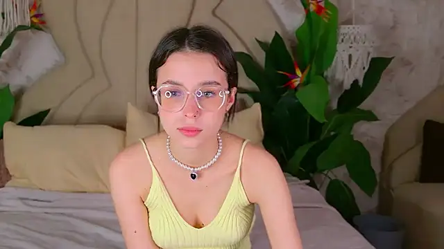 Snapshot of LANA_MILANO chatting on October 22, 2025, 3:45 pm LANA MILANO online show from October 22, 2025, 3:45 pm