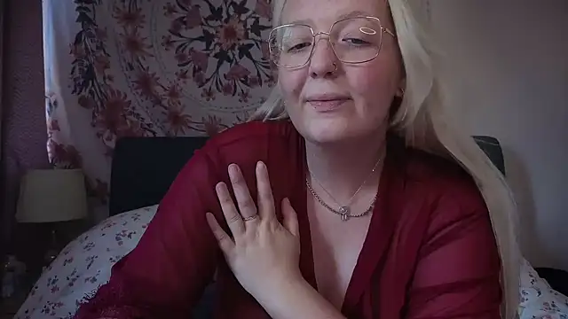 Daisyxoxo  online show from May 25, 2026, 9:59 am
