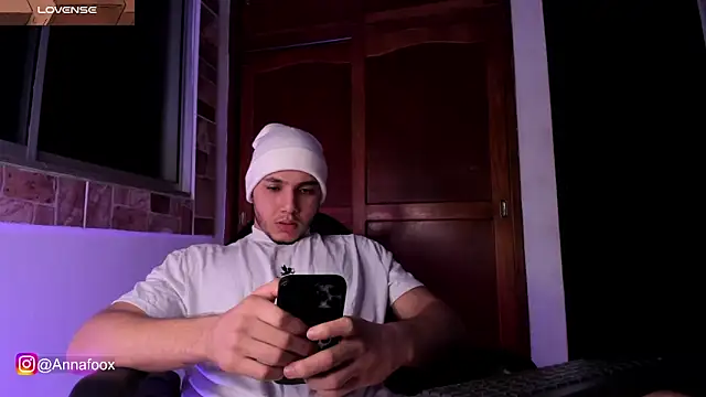 Snapshot of max_valiant1 chatting on January 13, 2026, 4:40 am max valiant1 online show from January 13, 2026, 4:40 am