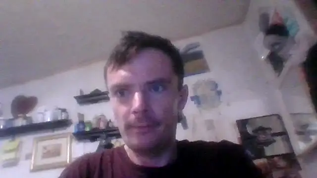 Snapshot of RichardW chatting on November 15, 2025, 4:32 am RichardW online show from November 15, 2025, 4:32 am
