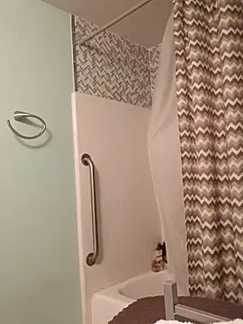 Snapshot of RichardW chatting on December 19, 2025, 3:46 am RichardW online show from December 19, 2025, 3:46 am