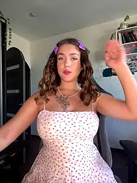 Snapshot of MikssMolly chatting on October 14, 2025, 6:47 am MikssMolly online show from October 14, 2025, 6:47 am