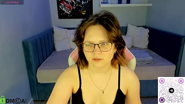 Nina Lunaa online show from October 7, 2025, 1:14 am
