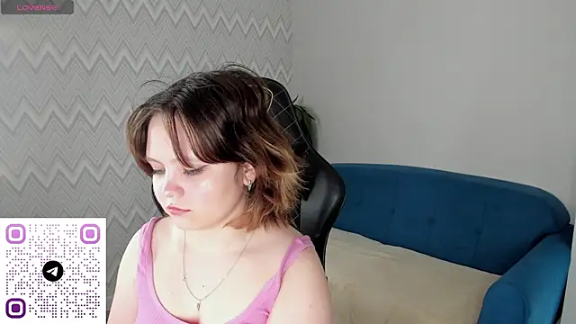 Nina Lunaa online show from October 12, 2025, 1:15 am