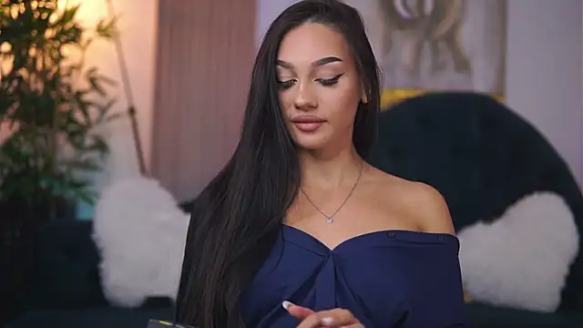 NinaSolenne online show from November 3, 2025, 7:37 pm