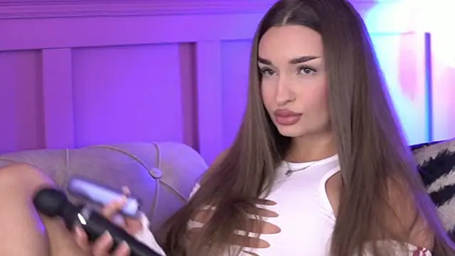 Snapshot of MillaSerene chatting on October 5, 2025, 8:12 am MillaSerene online show from October 5, 2025, 8:12 am