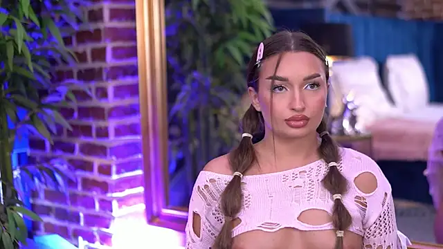 Snapshot of MillaSerene chatting on November 7, 2025, 6:46 am MillaSerene online show from November 7, 2025, 6:46 am