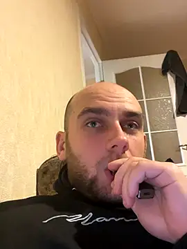 Snapshot of LuckyGirlfriends chatting on October 29, 2025, 7:04 pm LuckyGirlfriends online show from October 29, 2025, 7:04 pm