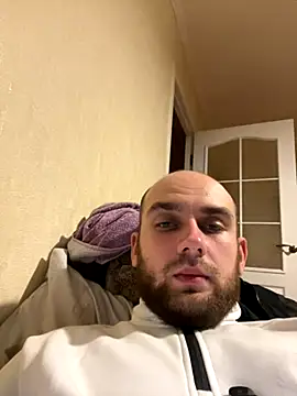 Snapshot of LuckyGirlfriends chatting on November 4, 2025, 6:18 pm LuckyGirlfriends online show from November 4, 2025, 6:18 pm