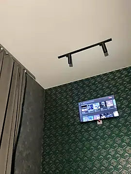 FavoriteKira online show from November 8, 2025, 10:08 pm