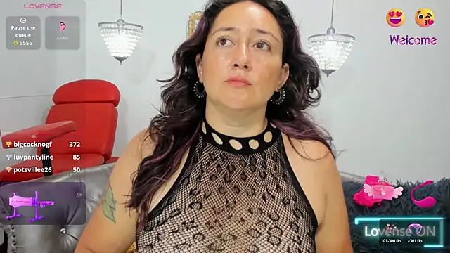 naughty milf esmeralda online show from May 2, 2026, 2:33 pm