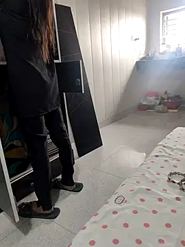 Snapshot of Radhika_01 chatting on November 13, 2025, 4:33 am Radhika 01 online show from November 13, 2025, 4:33 am