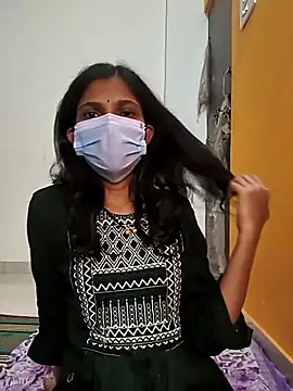 Shivani2002 online show from November 30, 2025, 5:06 pm