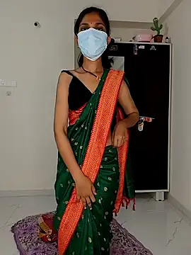 Shivani2002 online show from May 17, 2026, 3:52 pm