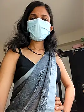 Shivani2002 online show from May 18, 2026, 3:57 am