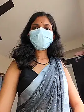 Shivani2002 online show from May 18, 2026, 4:07 am