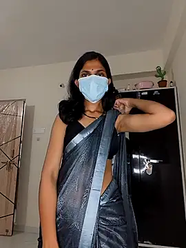 Shivani2002 online show from May 18, 2026, 5:08 pm