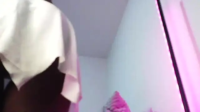 SparklingSoleil online show from November 23, 2025, 6:52 pm