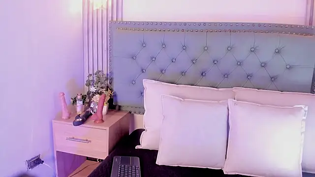 ValeriaJulio  online show from October 29, 2025, 7:26 pm