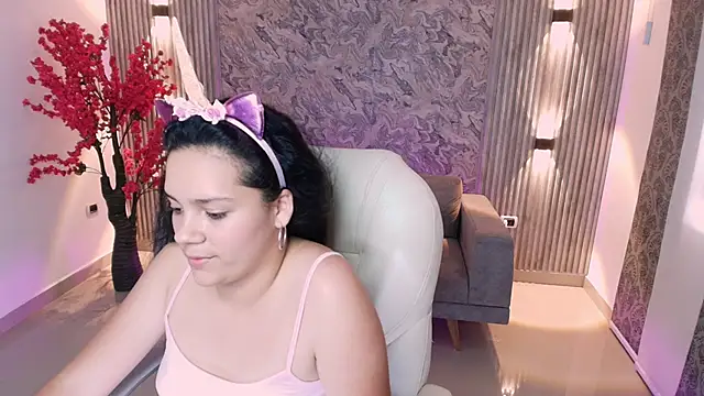 karlie small online show from September 22, 2025, 7:27 pm