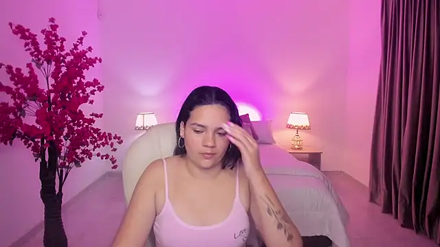 karlie small online show from December 21, 2025, 11:50 am