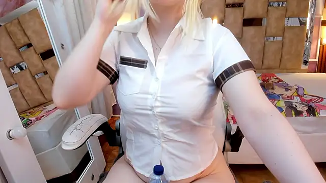 Snapshot of Melody_Lolii chatting on February 4, 2026, 6:03 pm Melody Lolii online show from February 4, 2026, 6:03 pm