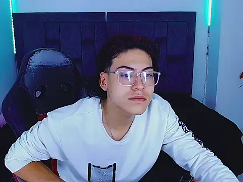 dirty model online show from October 18, 2025, 10:27 am