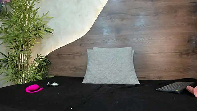 katia cute online show from September 19, 2025, 11:44 am