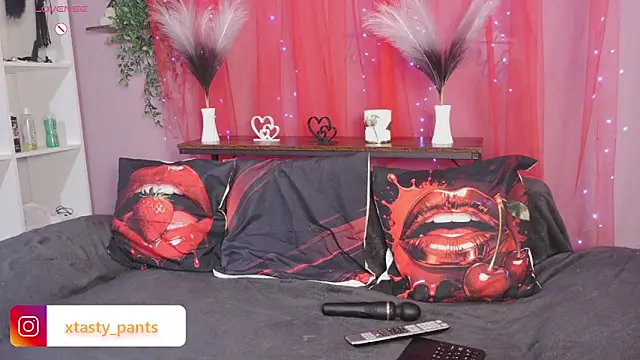Snapshot of Tasty_pants chatting on May 29, 2026, 5:44 pm Tasty pants online show from May 29, 2026, 5:44 pm