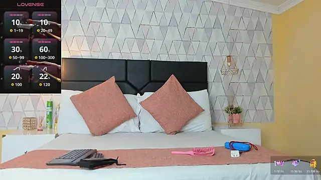 OliviaGarciaa online show from November 14, 2025, 9:02 pm