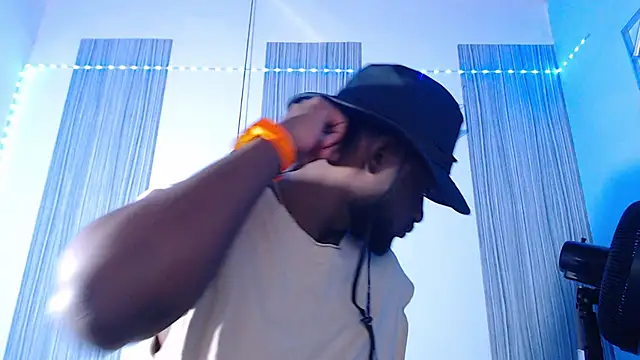 Snapshot of eebony_stallion chatting on February 16, 2026, 6:48 pm eebony stallion online show from February 16, 2026, 6:48 pm