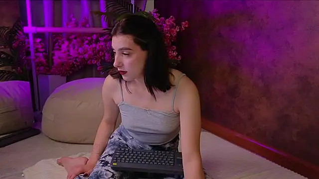 Snapshot of arcane_doll chatting on September 21, 2025, 5:31 am arcane doll online show from September 21, 2025, 5:31 am