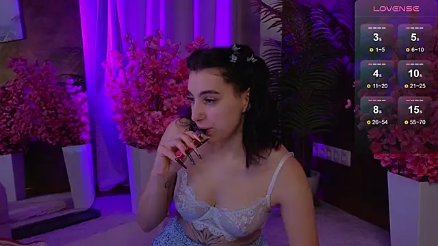 Snapshot of arcane_doll chatting on October 5, 2025, 5:06 am arcane doll online show from October 5, 2025, 5:06 am