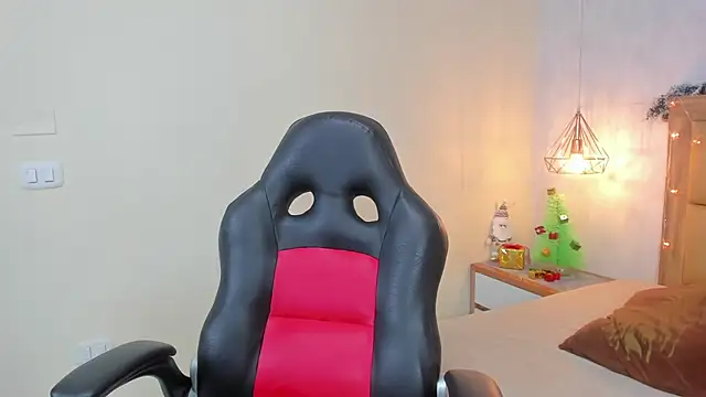 MELISSAROUGE online show from November 26, 2025, 7:59 pm