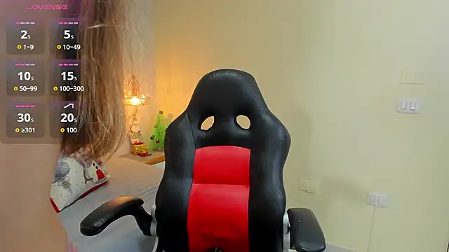 MELISSAROUGE online show from December 1, 2025, 7:41 pm