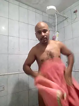 reisloko online show from October 8, 2025, 9:45 pm