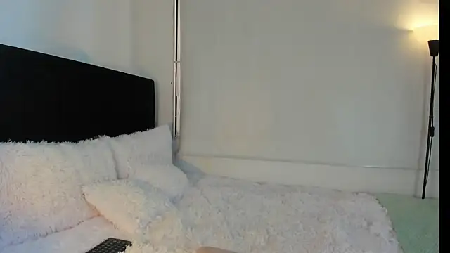 Snapshot of LunaVelvet777 chatting on February 10, 2026, 5:39 pm LunaVelvet777 online show from February 10, 2026, 5:39 pm