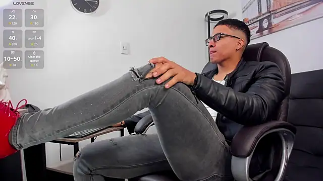 Dash Bukoski online show from November 7, 2025, 12:27 pm