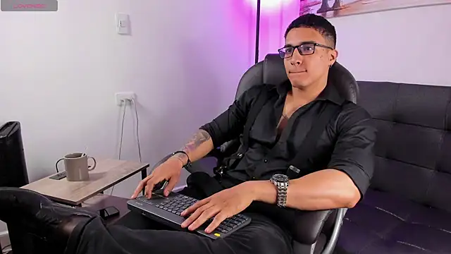 Snapshot of Dash_Bukoski chatting on December 21, 2025, 2:24 pm Dash Bukoski online show from December 21, 2025, 2:24 pm